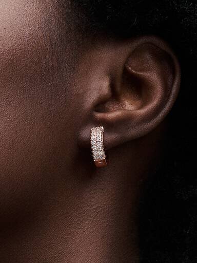 Pandora Timeless Pavé Doppelreihige Ohrringe – 14 Karat Roségoldbeschichtung Pandora Timeless Pavé Doppelreihige Ohrringe – 14 Karat Roségoldbeschichtung