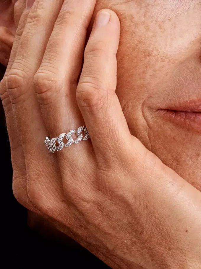Pavé-Ring mit kubanischer Kette aus Sterlingsilber Pavé-Ring mit kubanischer Kette aus Sterlingsilber
