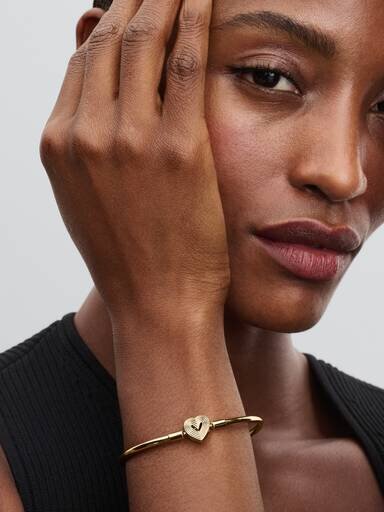 Radiating Heart Clasp Bangle – 14 Karat vergoldet Radiating Heart Clasp Bangle – 14 Karat vergoldet