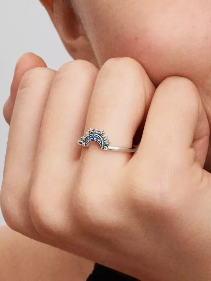 Ring „Celestial Blue Sparkling Moon“ aus Sterlingsilber Ring „Celestial Blue Sparkling Moon“ aus Sterlingsilber