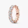 Ring mit abwechselnd funkelnden Steinen, 14 Karat Roségold-Beschichtung Ring mit abwechselnd funkelnden Steinen, 14 Karat Roségold-Beschichtung