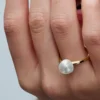 Ring mit barockbehandelter Süßwasserzuchtperle, 14 Karat vergoldet Ring mit barockbehandelter Süßwasserzuchtperle, 14 Karat vergoldet