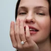 Ring mit barockbehandelter Süßwasserzuchtperle, 14 Karat vergoldet Ring mit barockbehandelter Süßwasserzuchtperle, 14 Karat vergoldet