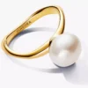 Ring mit barockbehandelter Süßwasserzuchtperle, 14 Karat vergoldet Ring mit barockbehandelter Süßwasserzuchtperle, 14 Karat vergoldet