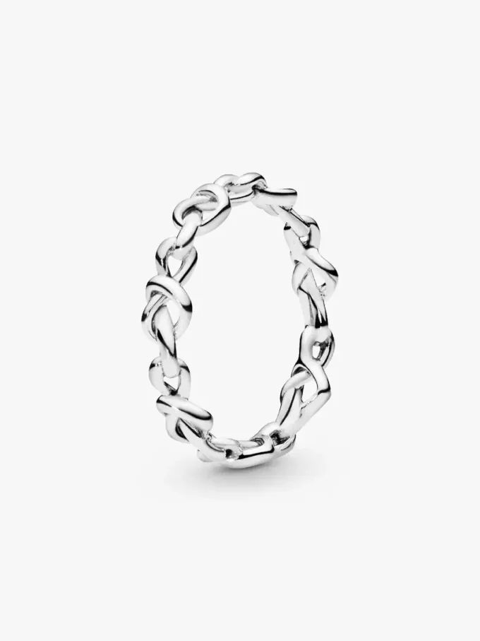 Ring mit geknoteten Herzen aus Sterlingsilber Ring mit geknoteten Herzen aus Sterlingsilber