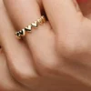 Ring mit Herzreihe, 14-karätige Vergoldung