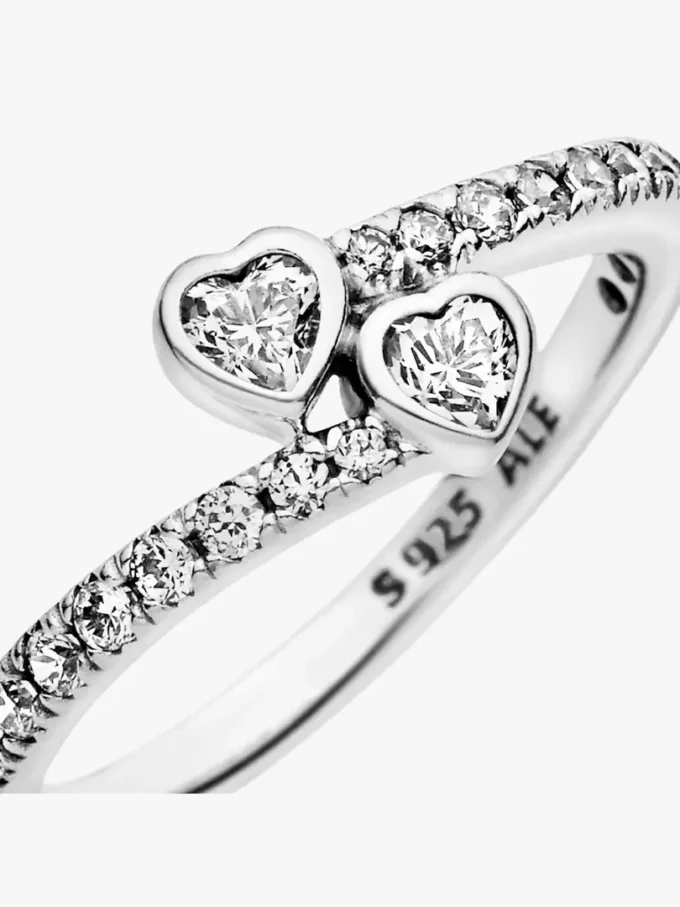 Ring mit zwei funkelnden Herzen aus Sterlingsilber