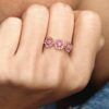Ring „Pink Daisy Flower Trio“ – 14 Karat Roségold-Beschichtung Ring „Pink Daisy Flower Trio“ – 14 Karat Roségold-Beschichtung