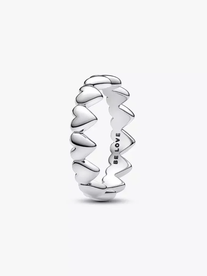 Ring „Row of Hearts“ aus Sterlingsilber Ring „Row of Hearts“ aus Sterlingsilber