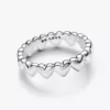 Ring „Row of Hearts“ aus Sterlingsilber Ring „Row of Hearts“ aus Sterlingsilber