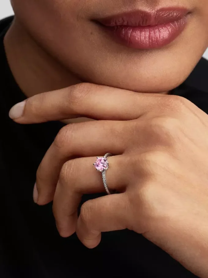 Rosa funkelnder Kronenring aus Sterlingsilber Rosa funkelnder Kronenring aus Sterlingsilber