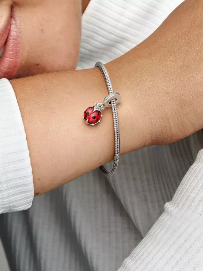 Roter Marienkäfer-Dangle Charm aus Sterlingsilber Roter Marienkäfer-Dangle Charm aus Sterlingsilber