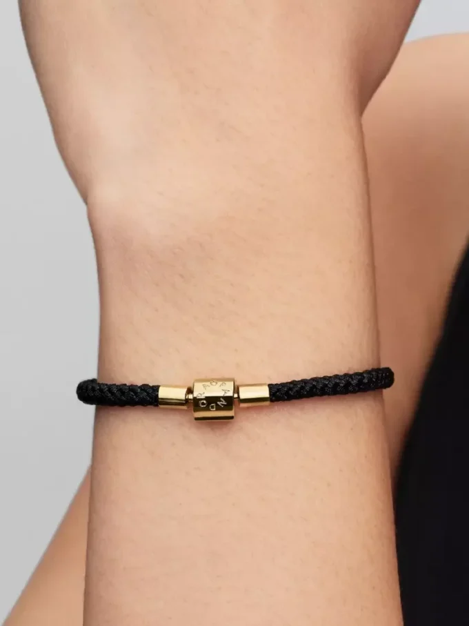 Schimmerndes Armband mit schwarzer Kordel, 14-karätig vergoldet Schimmerndes Armband mit schwarzer Kordel, 14-karätig vergoldet