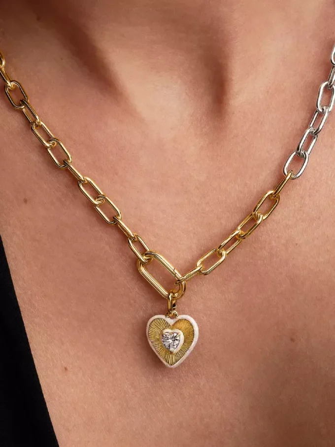 Strahlender weißer Herz-Charm, 14-karätig vergoldet Strahlender weißer Herz-Charm, 14-karätig vergoldet