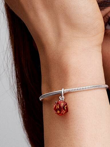 Stranger Things Hellfire Club Würfel-Dangle Charm – Sterlingsilber Stranger Things Hellfire Club Würfel-Dangle Charm – Sterlingsilber