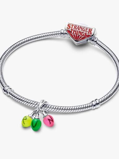 Stranger Things Im Dunkeln Leuchtender „Run“-Dangle Charm – Sterlingsilber Stranger Things Im Dunkeln Leuchtender „Run“-Dangle Charm – Sterlingsilber