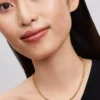 Strukturierter Yin-und-Yang-Mini-Charm, 14-karätig vergoldet Strukturierter Yin-und-Yang-Mini-Charm, 14-karätig vergoldet