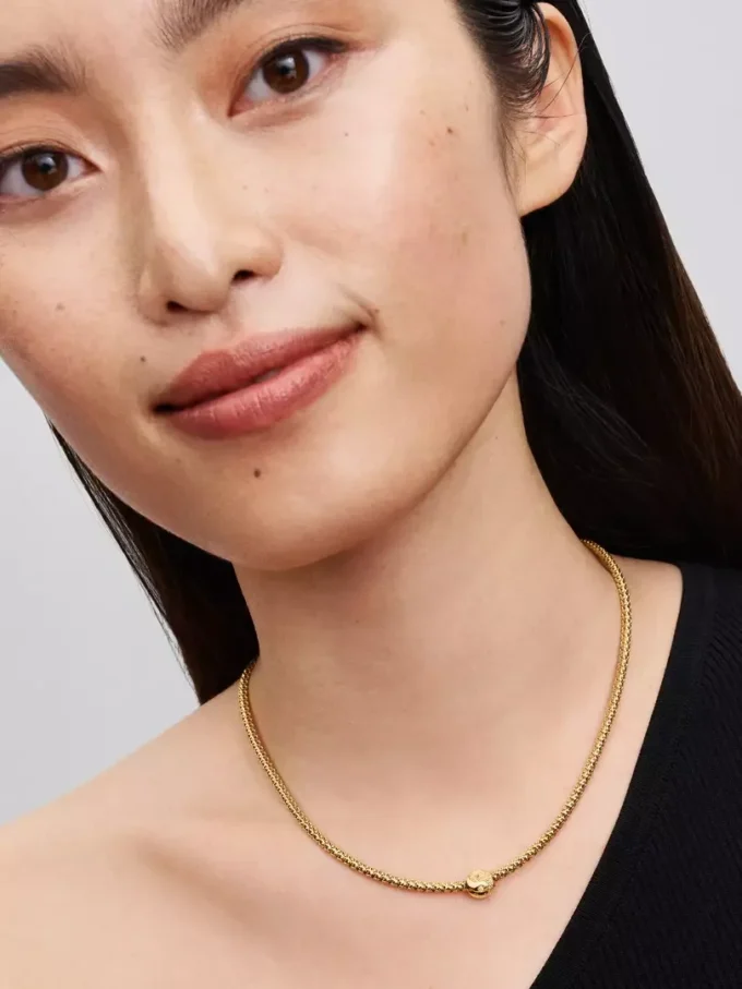 Strukturierter Yin-und-Yang-Mini-Charm, 14-karätig vergoldet Strukturierter Yin-und-Yang-Mini-Charm, 14-karätig vergoldet
