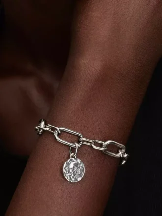 Totenkopf-Medaillon-Charm aus Sterlingsilber Totenkopf-Medaillon-Charm aus Sterlingsilber