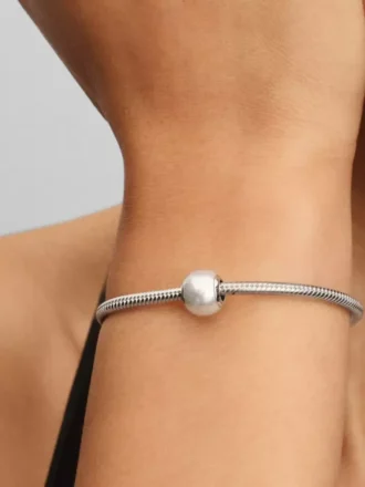 Weißer Charm aus Sterlingsilber Weißer Charm aus Sterlingsilber