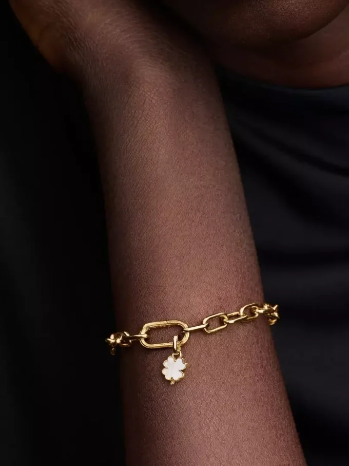 Weißer Glücksklee-Dangle Charm, 14-karätig vergoldet Weißer Glücksklee-Dangle Charm, 14-karätig vergoldet