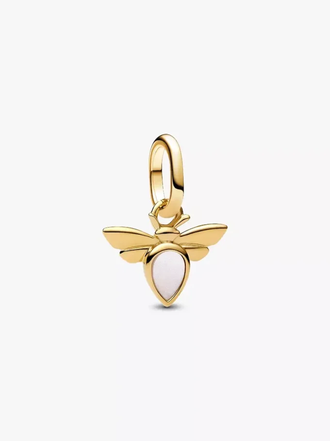 Weißer Mini-Dangle Charm in Bienenform, 14-karätig vergoldet Weißer Mini-Dangle Charm in Bienenform, 14-karätig vergoldet