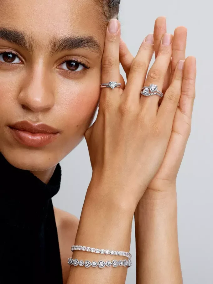 Wellenförmiger Pavé-Herzring aus Sterlingsilber Wellenförmiger Pavé-Herzring aus Sterlingsilber