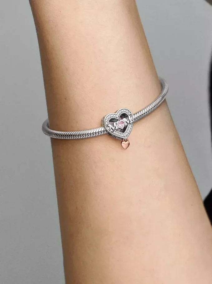 Zweifarbiger, durchbrochener „Mom & Heart“-Charm aus Sterlingsilber, 14 Karat Roségold-Beschichtung