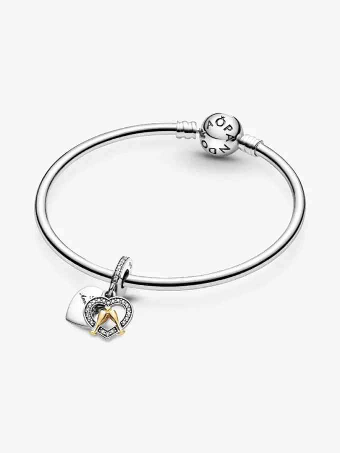 Zweifarbiger „Happy Anniversary“-Dangle Charm aus 14-karätigem Gold und Sterlingsilber Zweifarbiger „Happy Anniversary“-Dangle Charm aus 14-karätigem Gold und Sterlingsilber