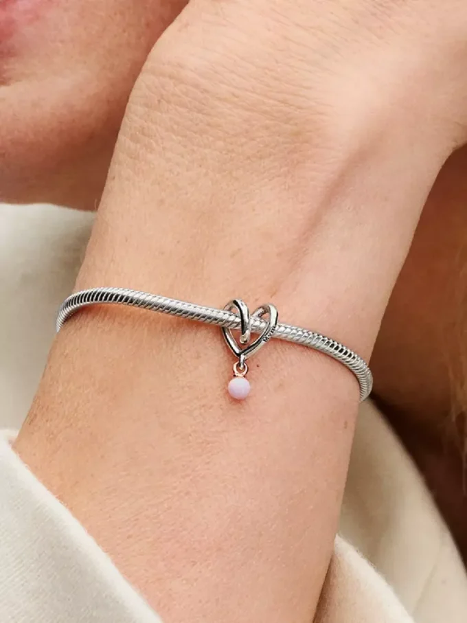 Zweifarbiger „Wrapped Heart“-Charm aus Sterlingsilber, 14-karätige Roségoldbeschichtung Zweifarbiger „Wrapped Heart“-Charm aus Sterlingsilber, 14-karätige Roségoldbeschichtung